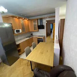 Real Apartments- Geroiv Dnipra Metro Station Апартаменты